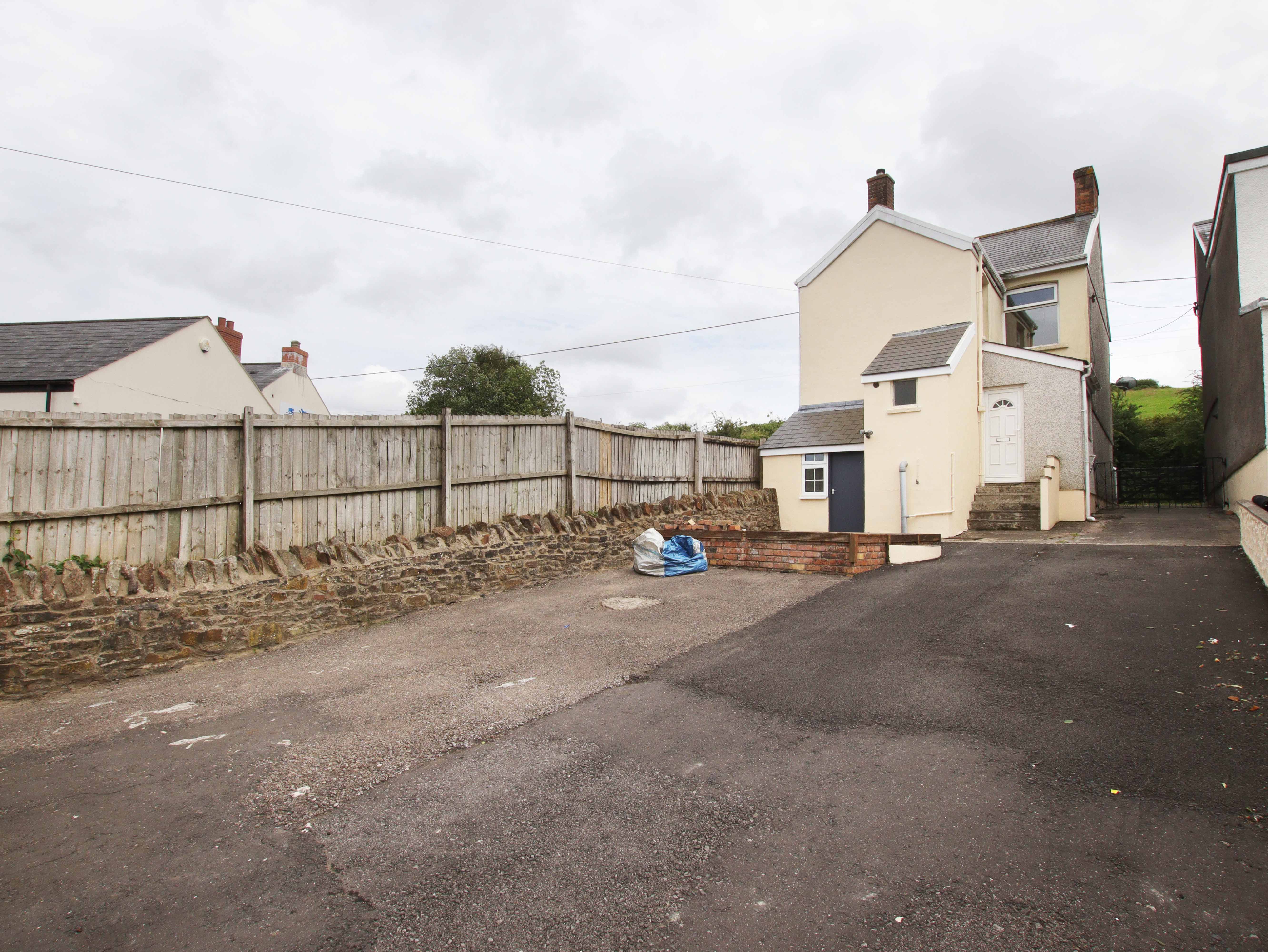 Newbridge Road, Llantrisant, CF72 8EX Three Estate Agents