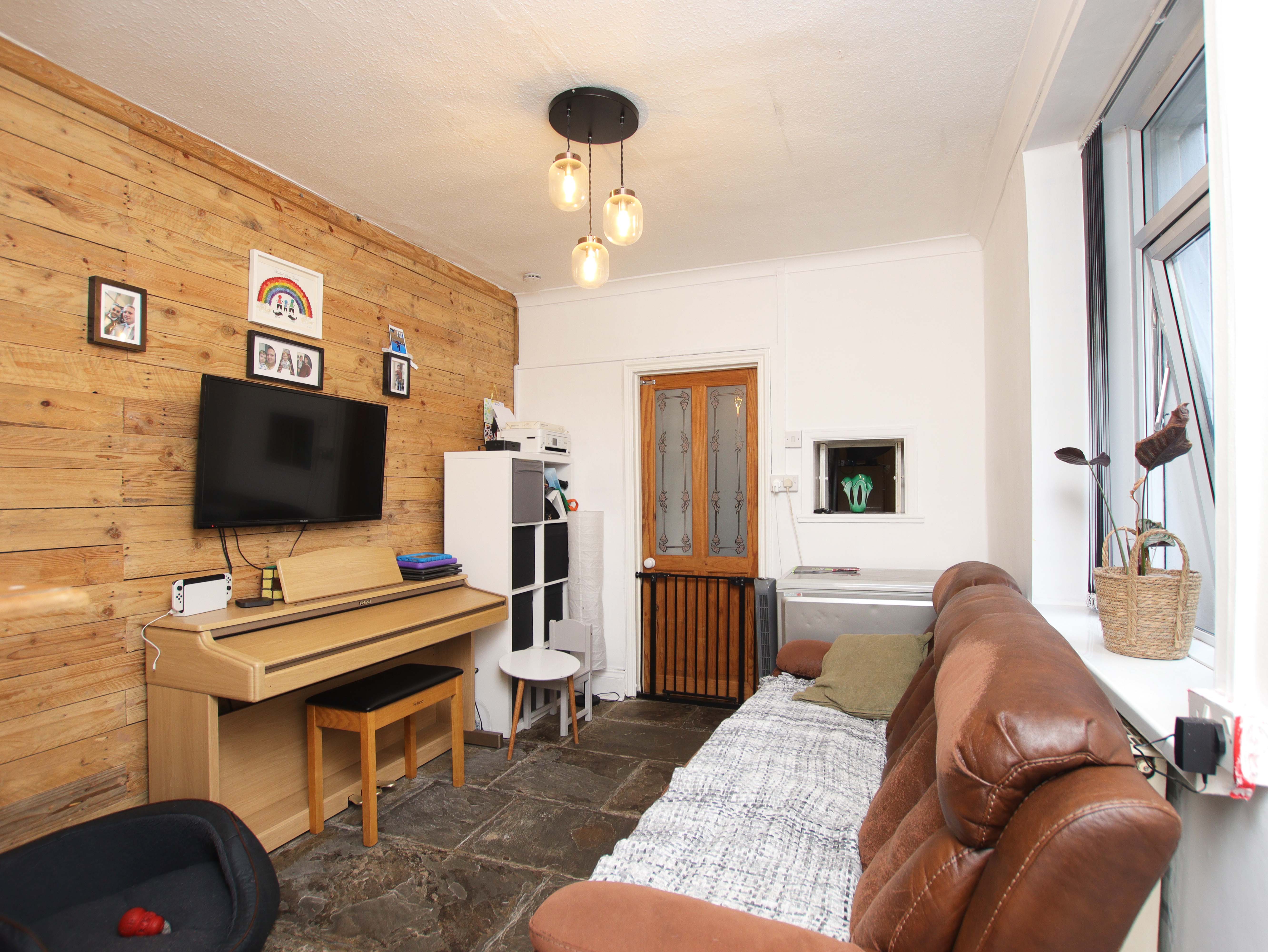 Berw Road, Pontypridd, CF37 2AA Three Estate Agents